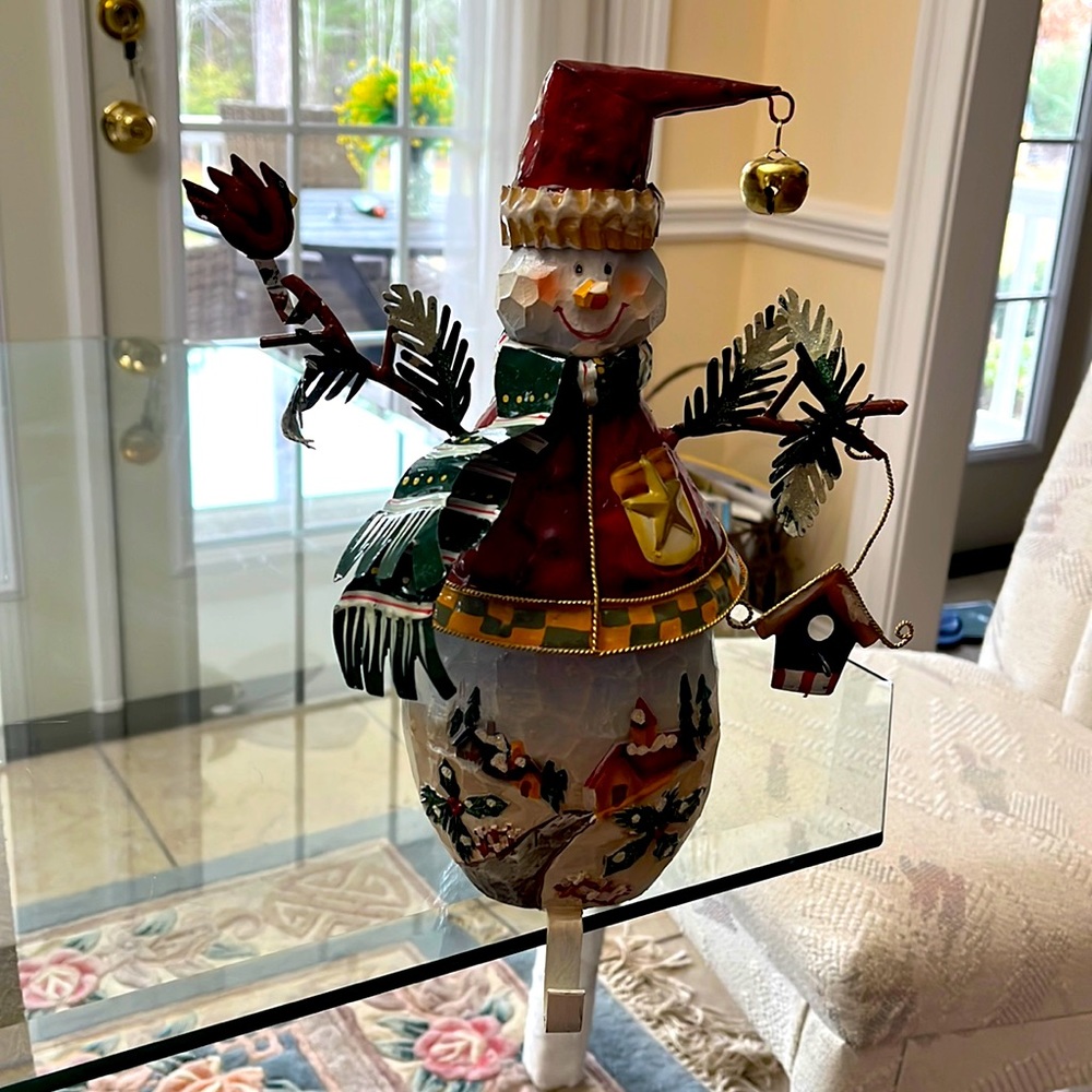 Snowman for the mantel. Beautiful Christmas decor. Tip of the nose is missing.